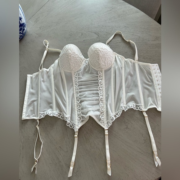 Victoria’s Secret Lace Corset with Push Up Bra, Crystal accent and rouging - Picture 9 of 12